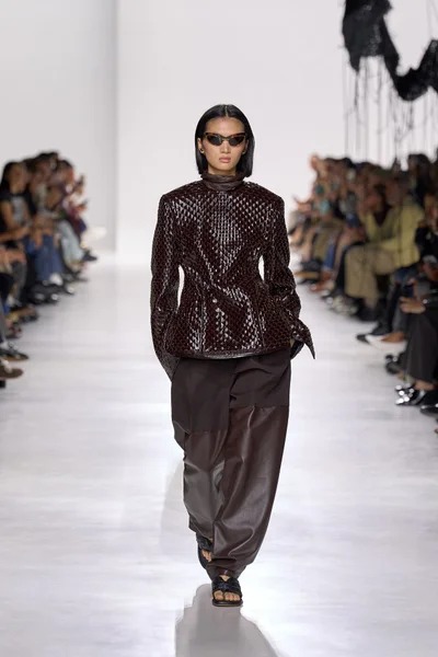 Look 13